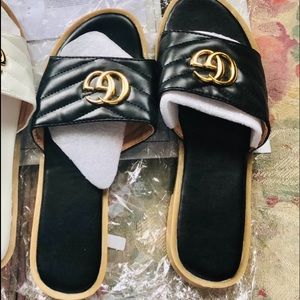 Soft GG cushion style flat slip on sandal Size 7